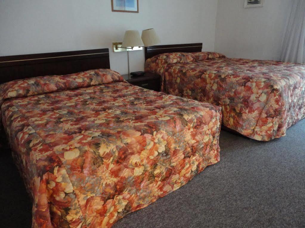 Monashee Motel Sicamous Exterior foto